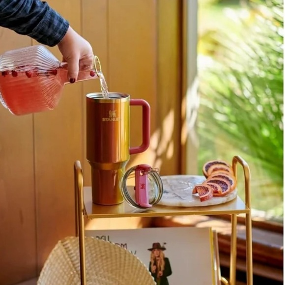 New Stanley x Lainey Wilson Quencher H2.0 40 OZ Tumbler Gold Limited Edition - Picture 5 of 6